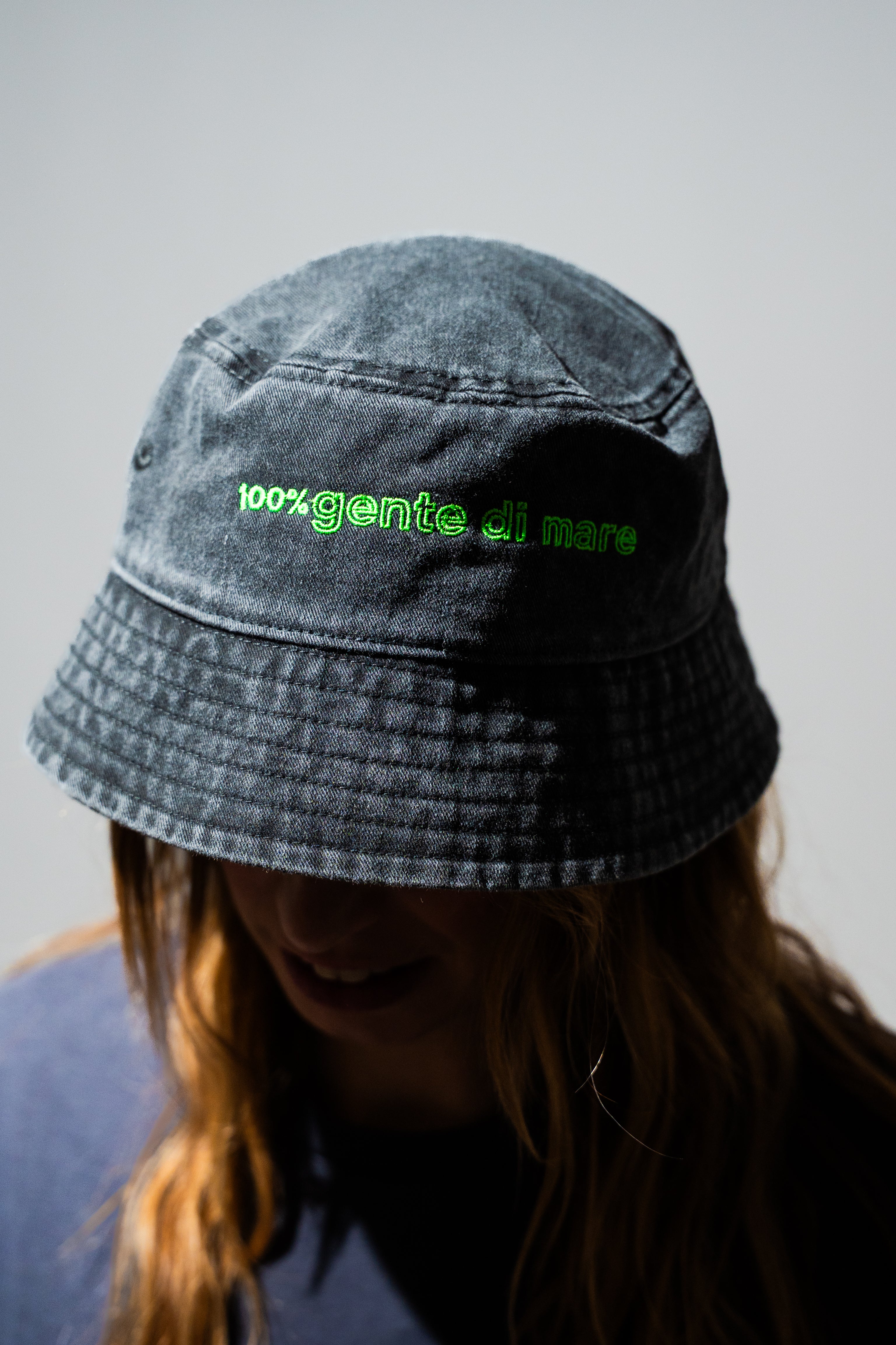 BUCKET HAT