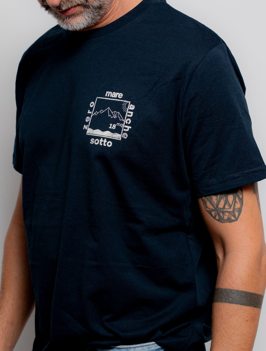 TSHIRT ISTITUZIONALE DISTRESSED