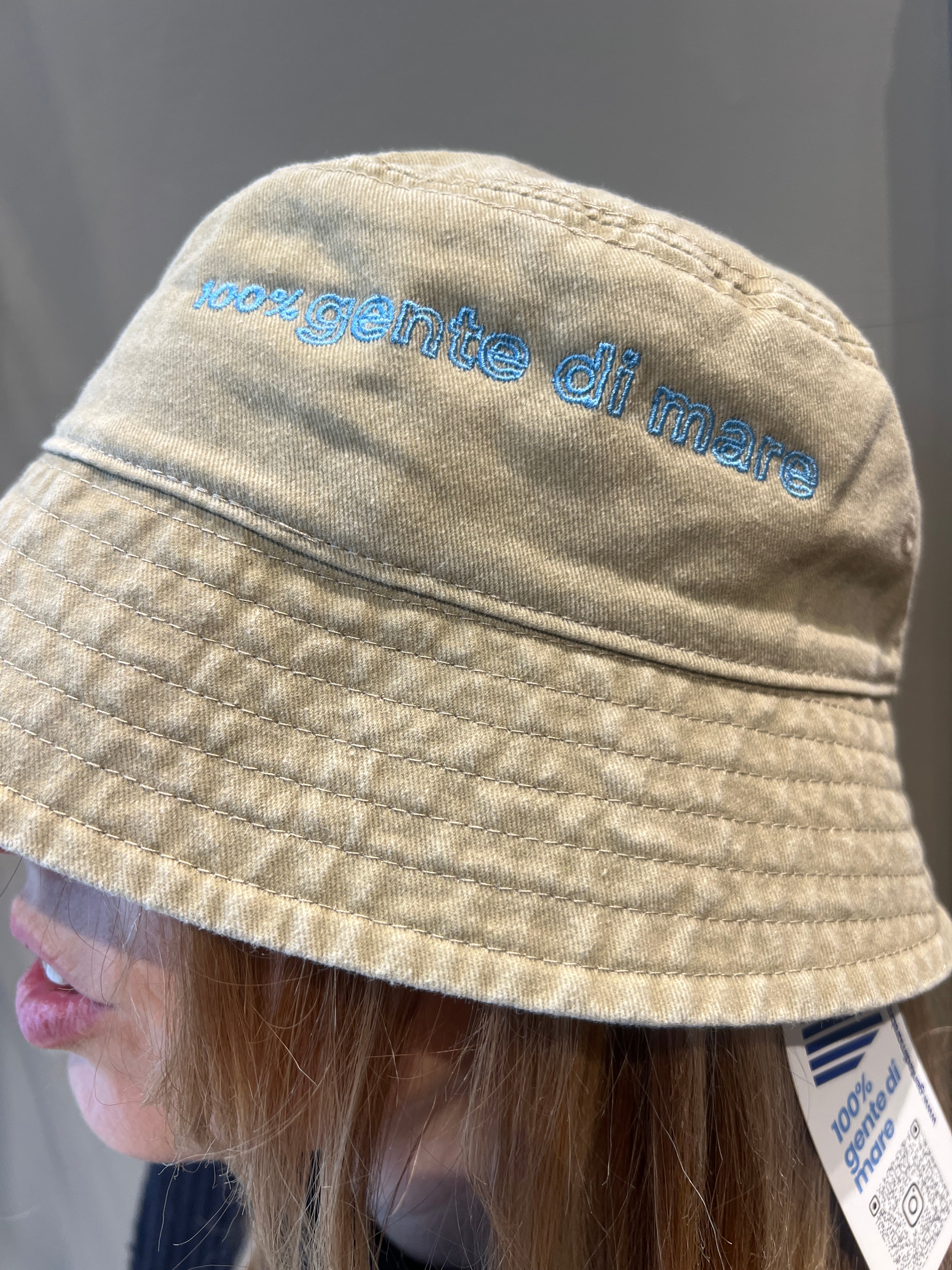 BUCKET HAT