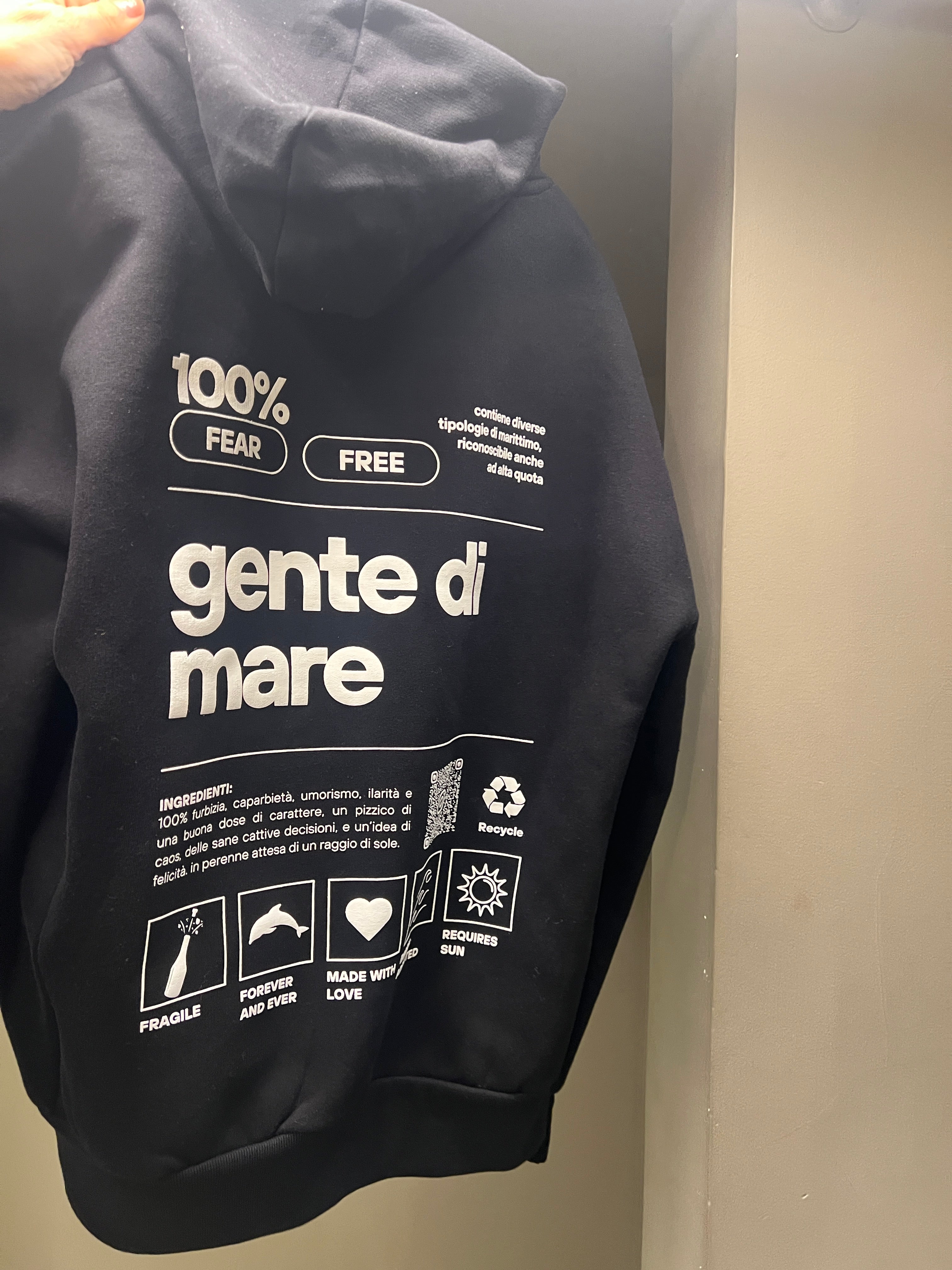 FELPA ZIP E CAPPUCCIO